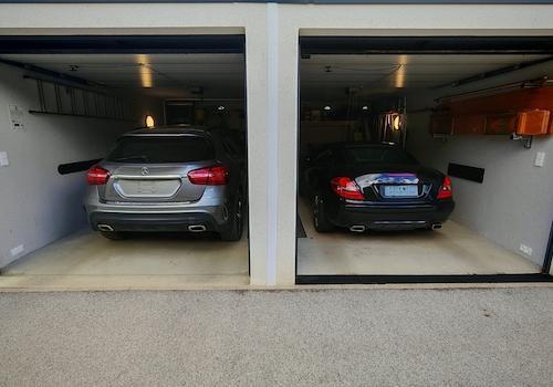 Doppelgarage mit div. Ablagen