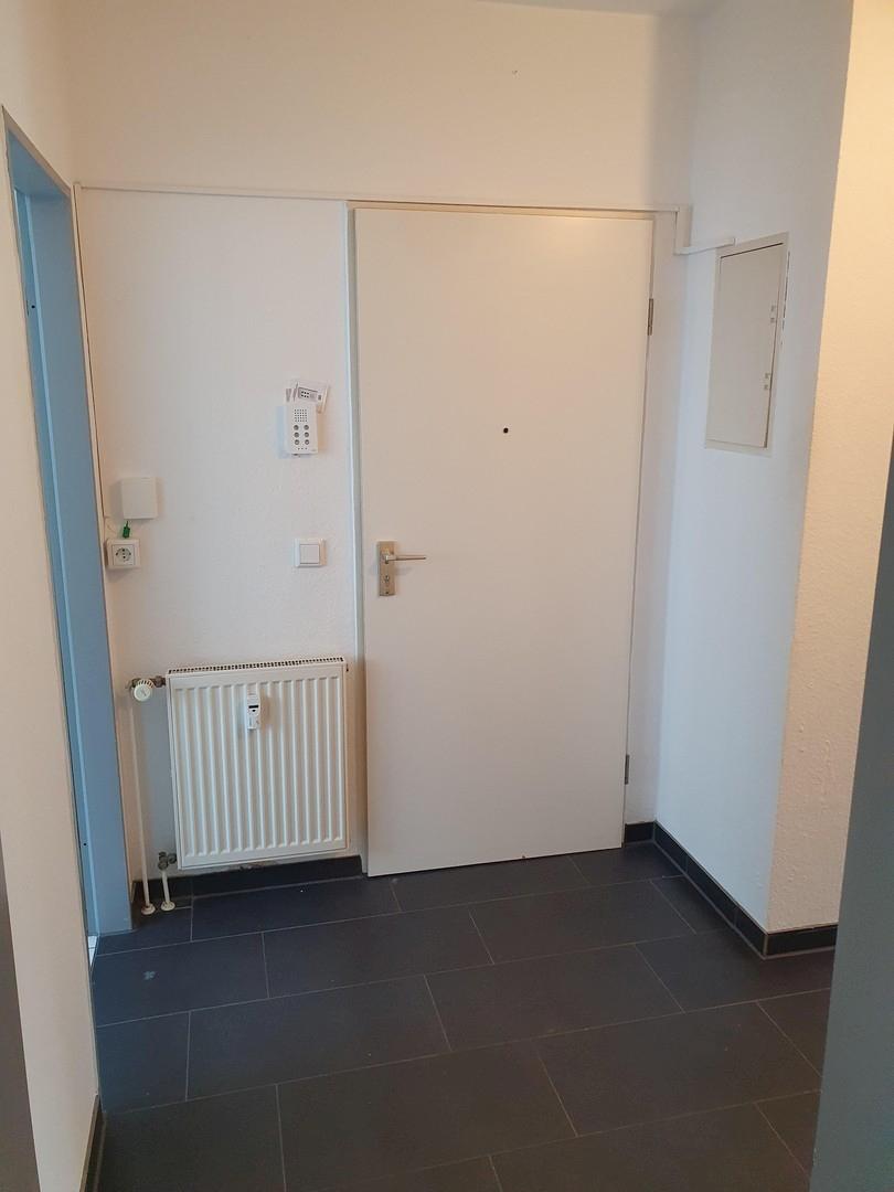 Eingangsbereich links Bad