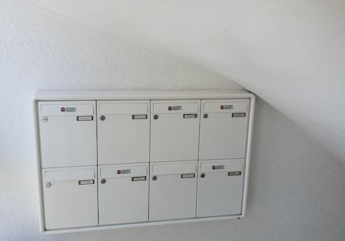 Briefkastenlage am Eingang