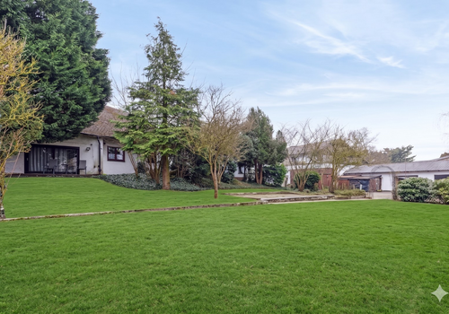 Haus Garten hinten, KI