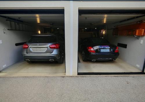 Doppelgarage mit div. Ablagen