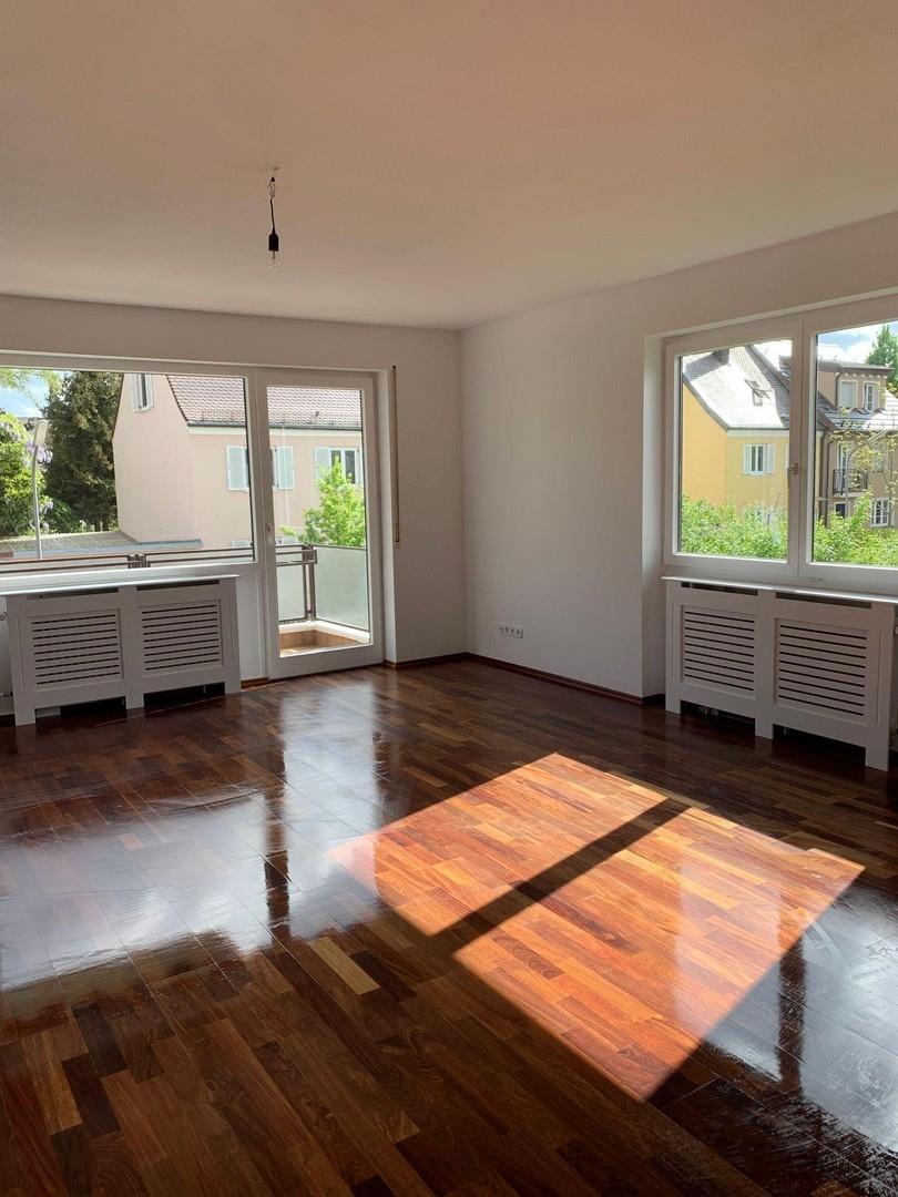 Wohnzimmer Richtung Balkon