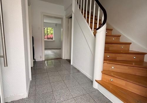 Eingang mit Treppe