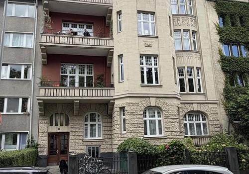Haus von der Straße aus