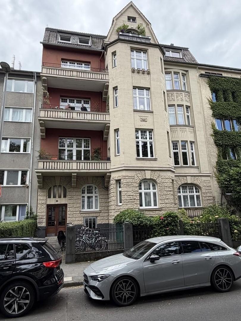Haus von der Straße aus