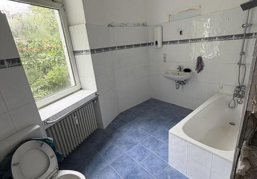 Bad bald mit Wanne & Dusche