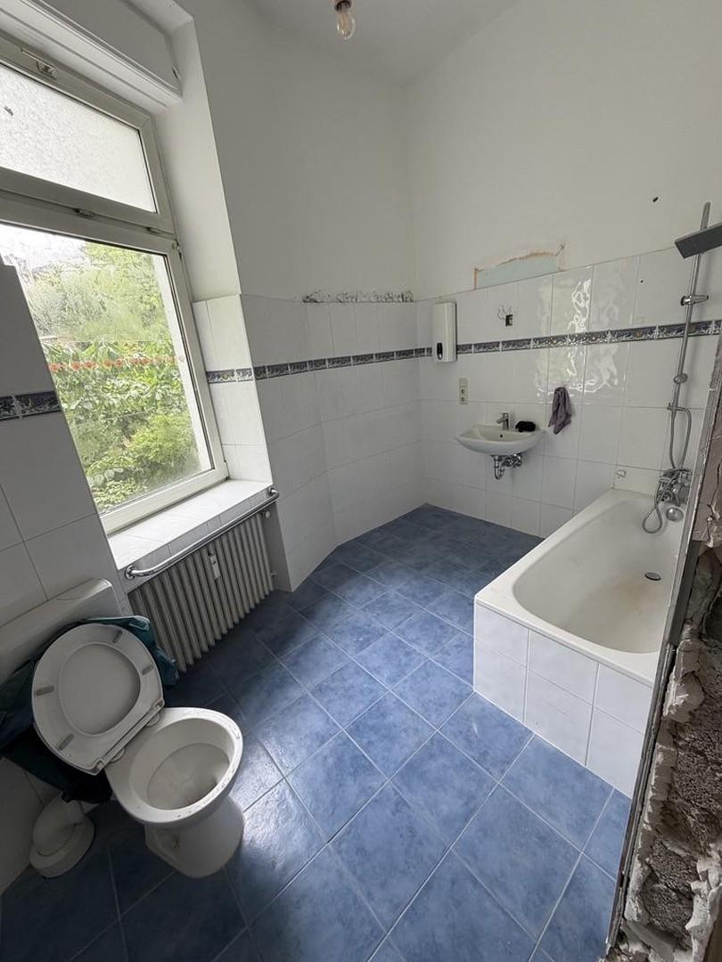 Bad bald mit Wanne & Dusche