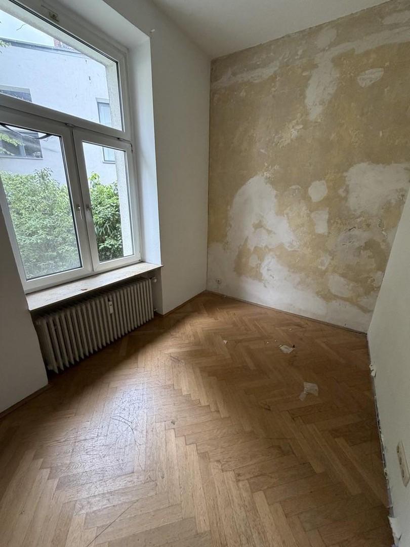 Zimmer 2 nach Eingang links