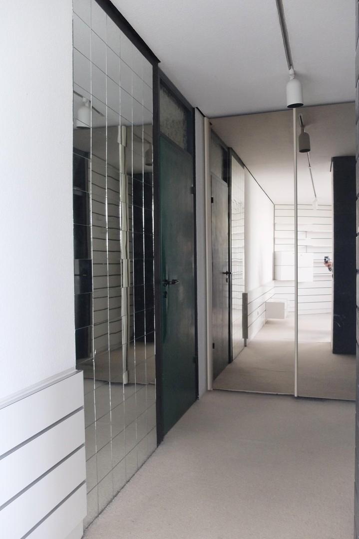 Ankleide mit Spiegelschrank
