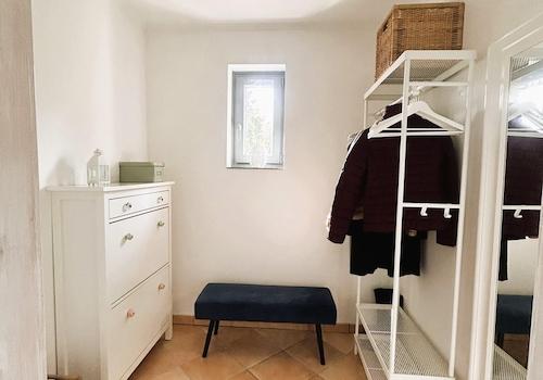 Garderobe EG