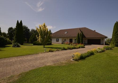 Hausansicht Auffahrt