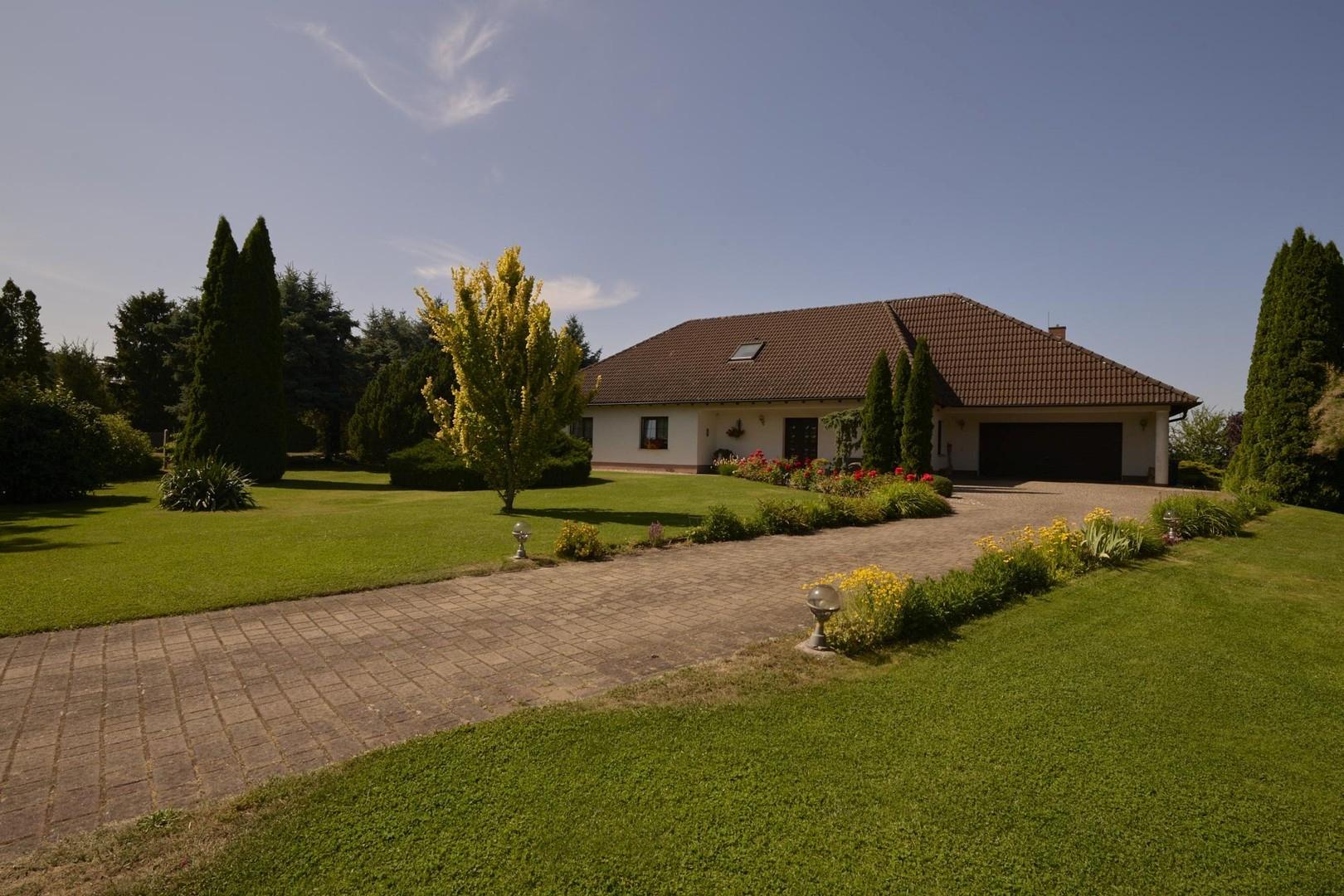 Hausansicht Auffahrt