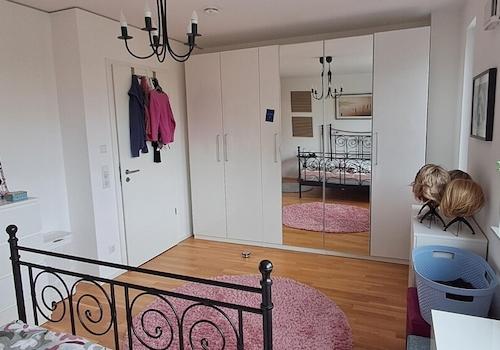12 Schlafzimmer möbliert