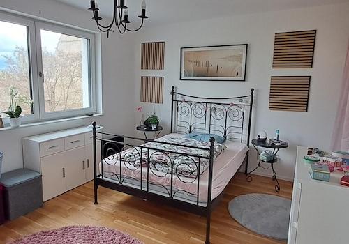 13 Schlafzimmer möbliert