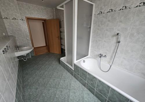 Bad mit Dusche & Badewanne