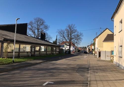 Weg zur Bahnhaltestelle