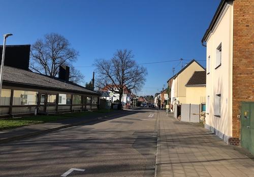 50 m, Bahnhaltestelle