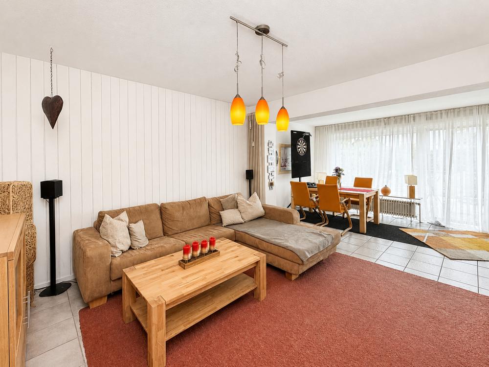 Geräumiger Wohn-/Essbereich m. Terrassenzugang