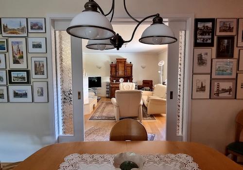 Vom Esszimmer R. Wohnzimmer