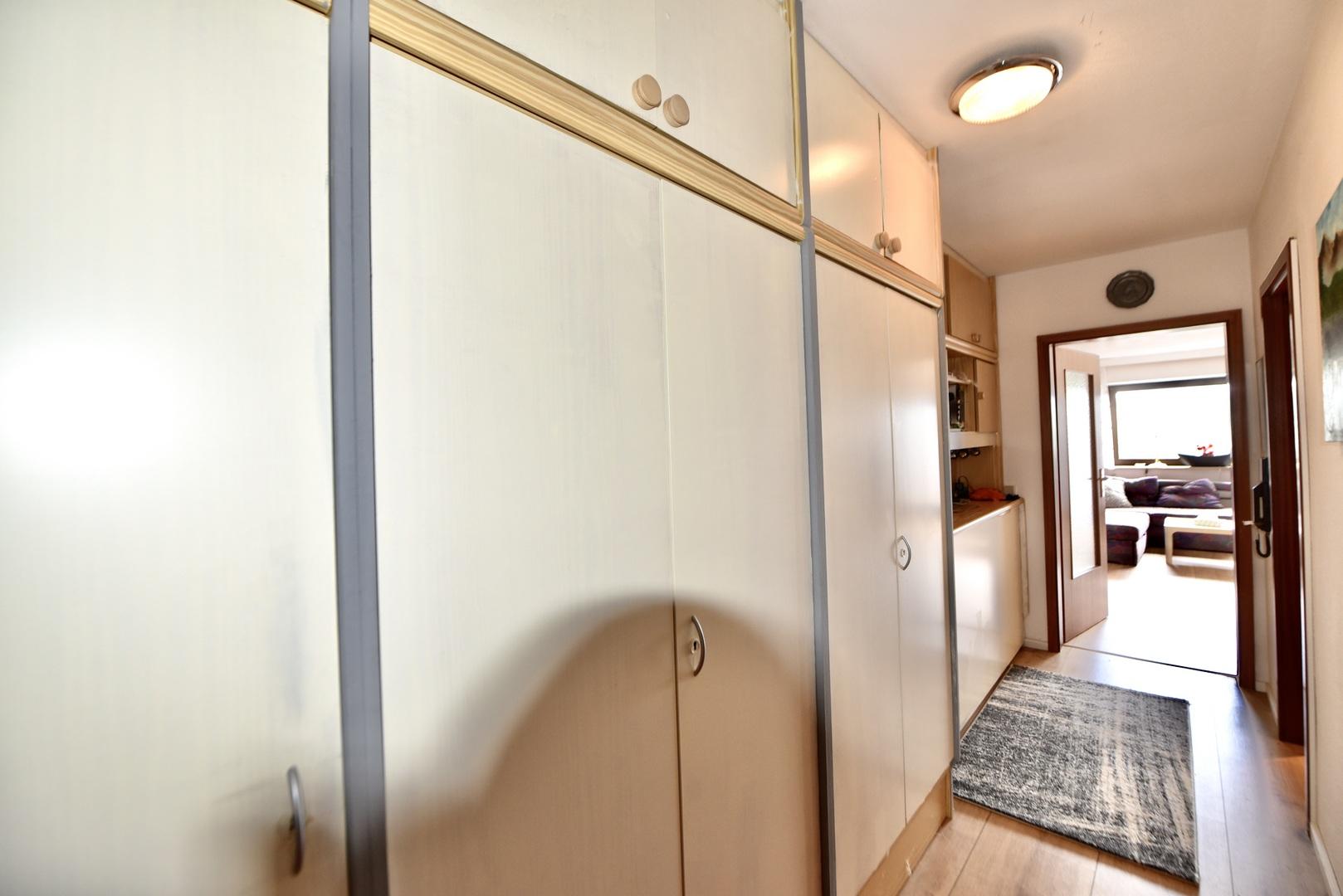 Kleiderschrank im Flur