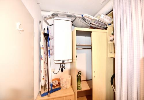 Raum mit Wasserboiler
