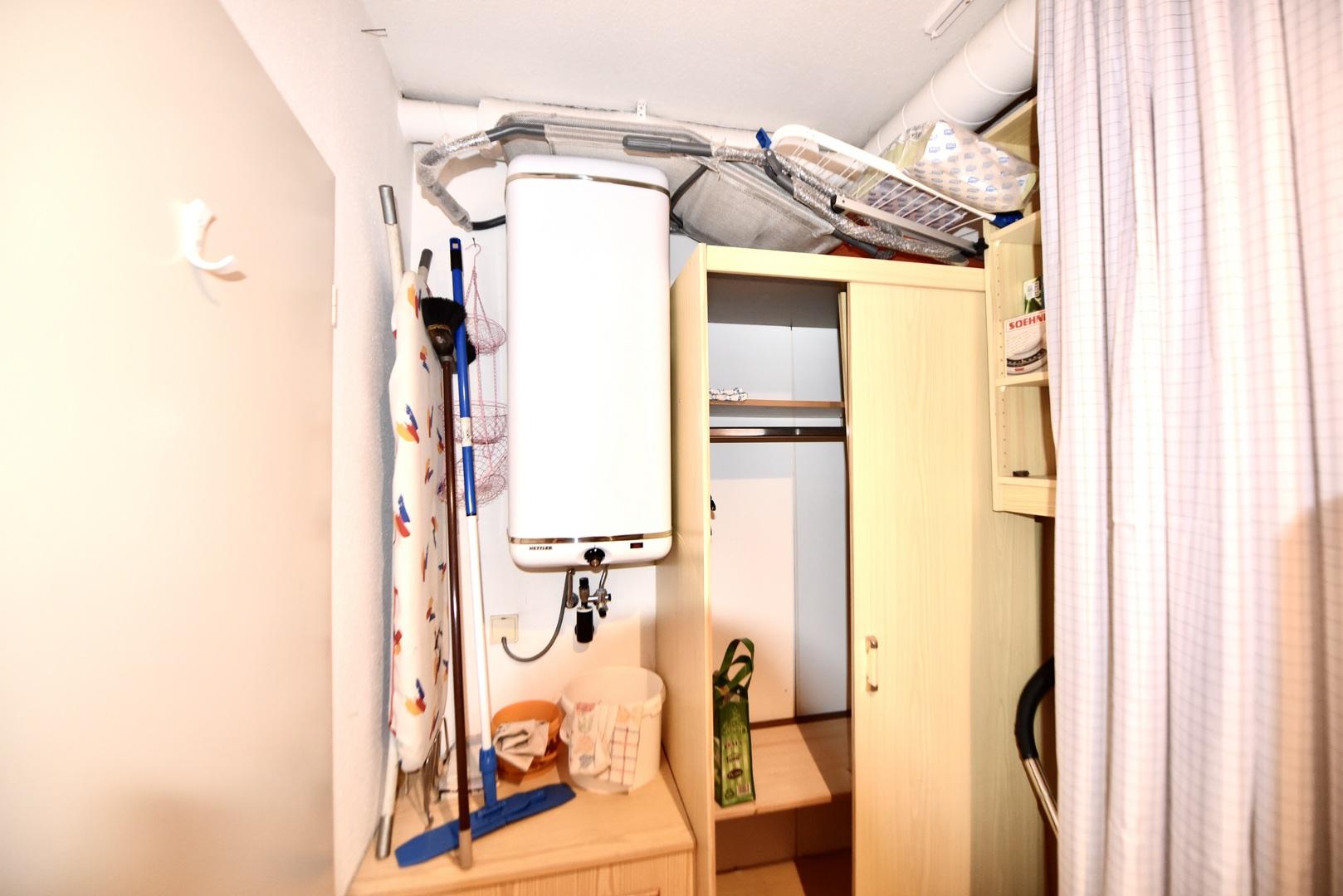 Raum mit Wasserboiler
