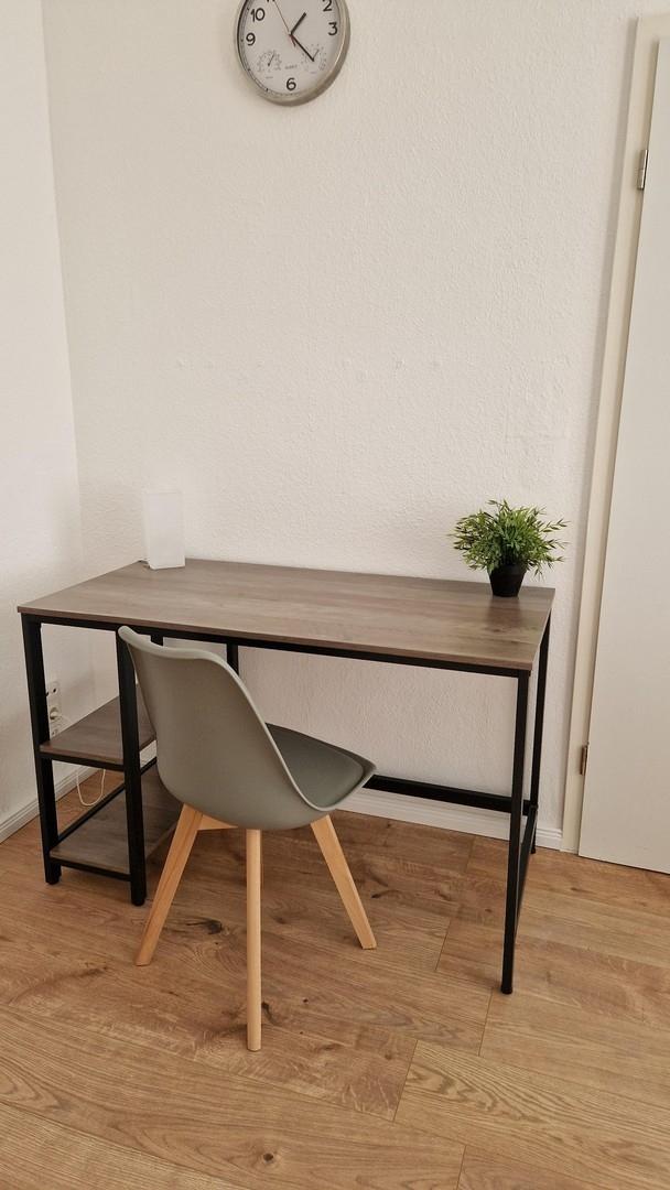 Schreibtisch