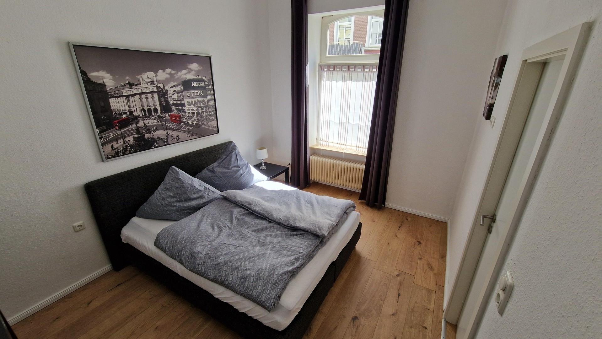 Schlafzimmer 1