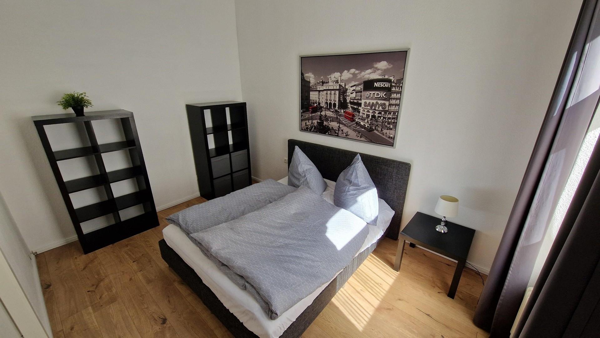 Schlafzimmer 1