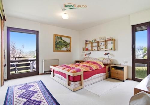 EG - Elternschlafzimmer, ebenfalls mit Zugang zum Balkon
