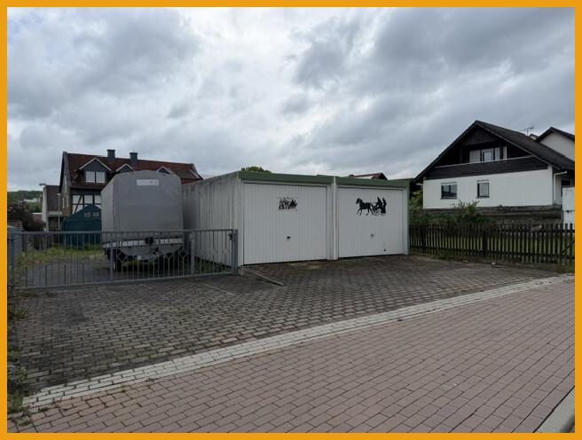 Blick auf die Doppelgarage