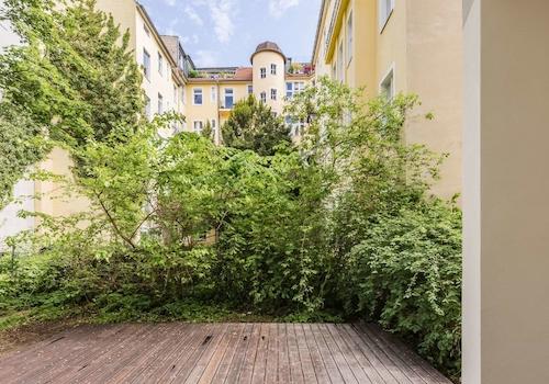 Terrasse und Garten