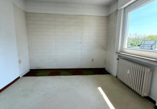 Haushälfte rechts - 2.Zimmer rechts unmöbliert