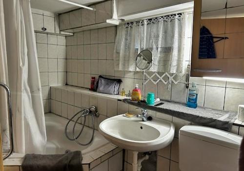 Bad mit Wanne im KG