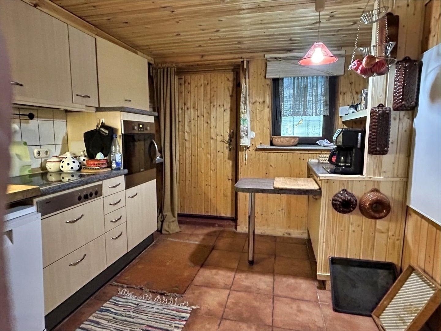 Küche im KG mit Ausgang zum Freisitz