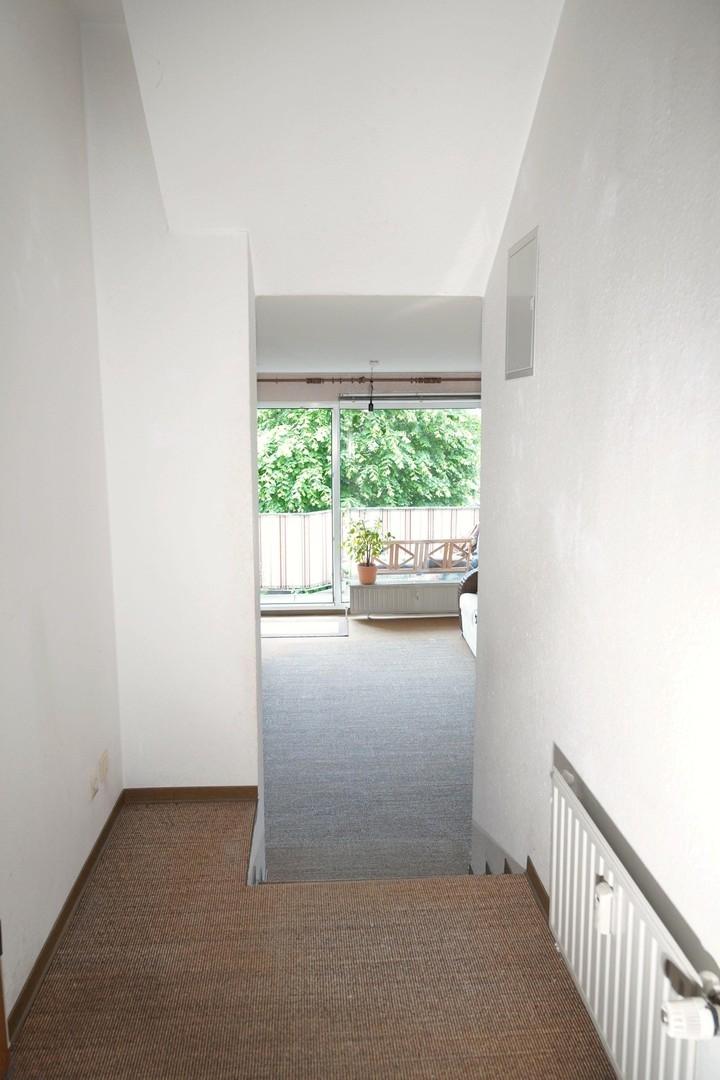 Blick vom Flur ins Wohnzimmer