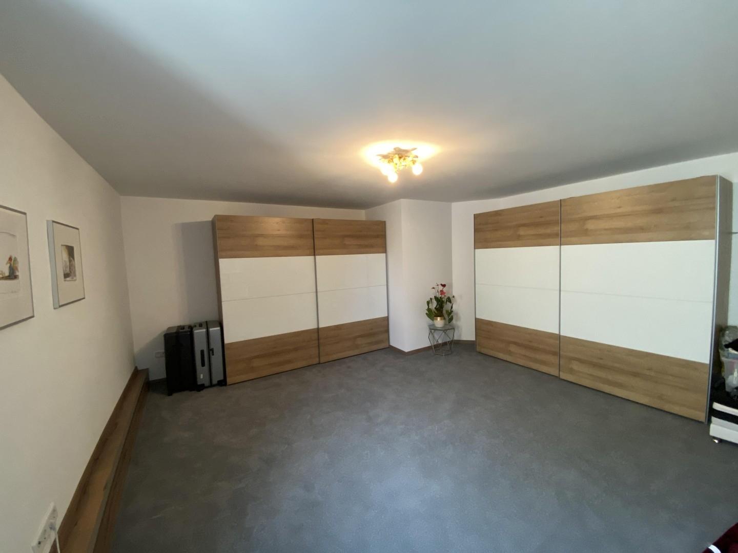 Schlafzimmer mit Ankleide