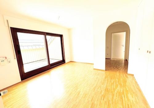 DG Eingang mit Dachloggia