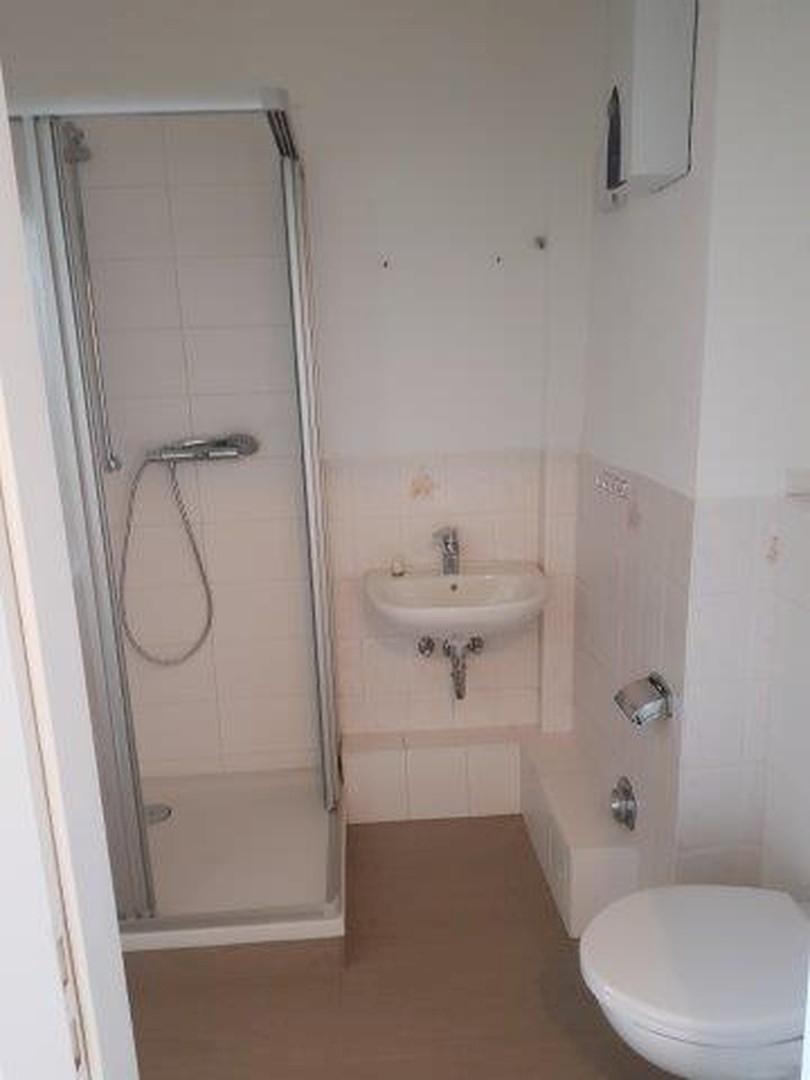 Separate Dusche und WC