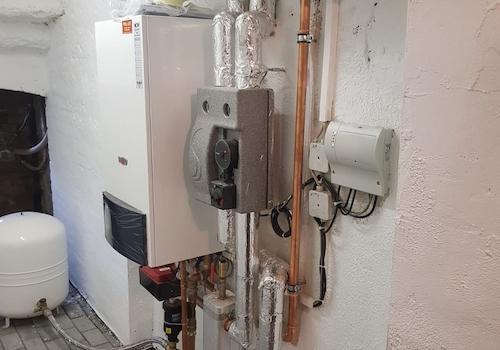 Neuwertige Gas-Brennwerttherme