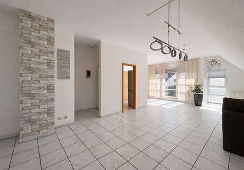 Bodentiefe Fenster zur Loggia