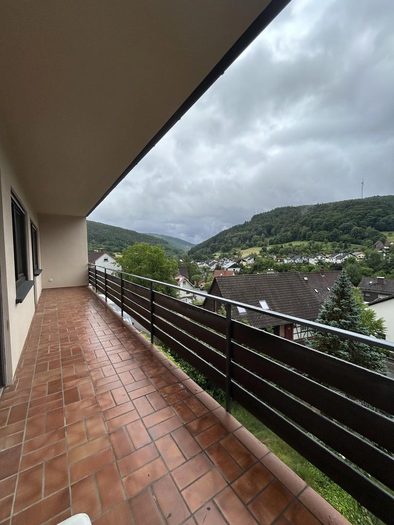 Balkon Wohnzimmer und Küche 