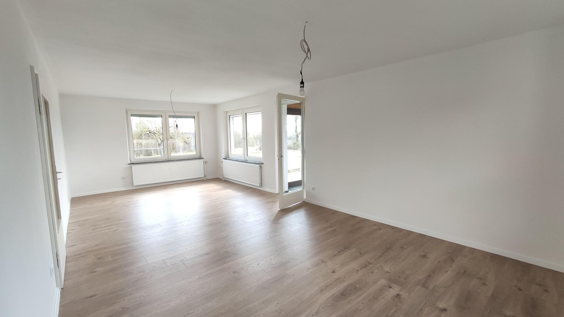 Wohnzimmer mit Gartenzugang