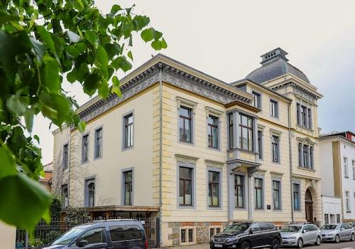 Villaansicht Straße 