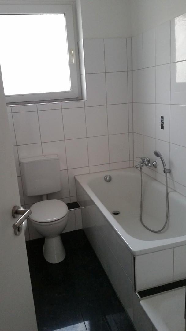Tageslichtbad mit Wanne und Du