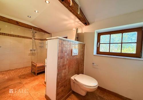 Badezimmer Erdgeschoss Bild 1