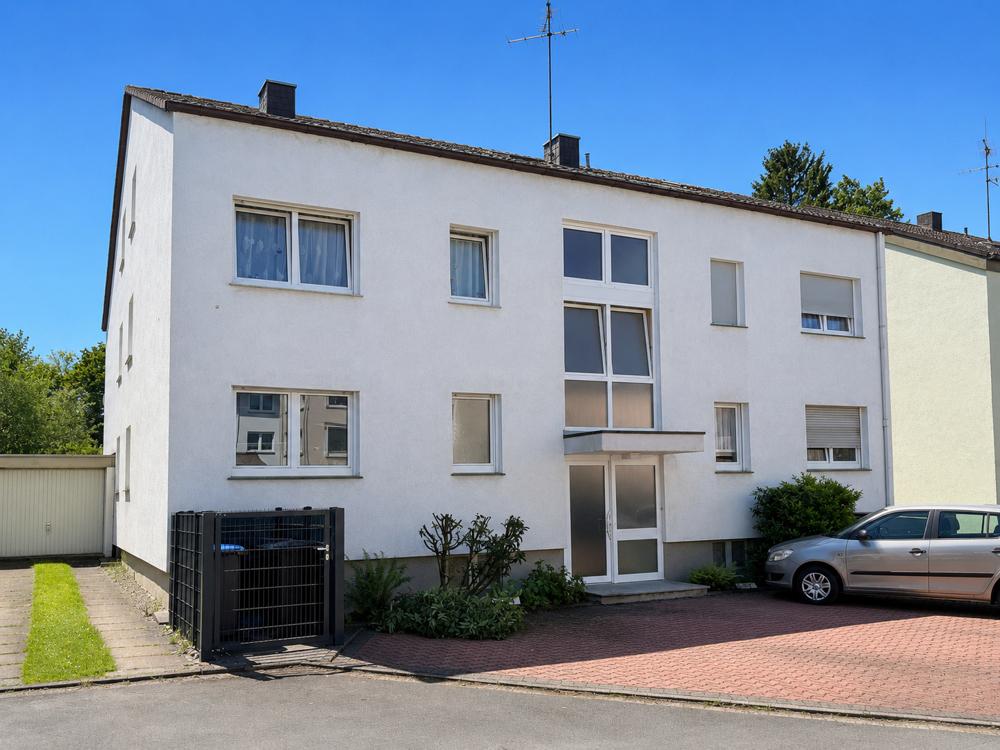 Vorderansicht mit Stellplatz