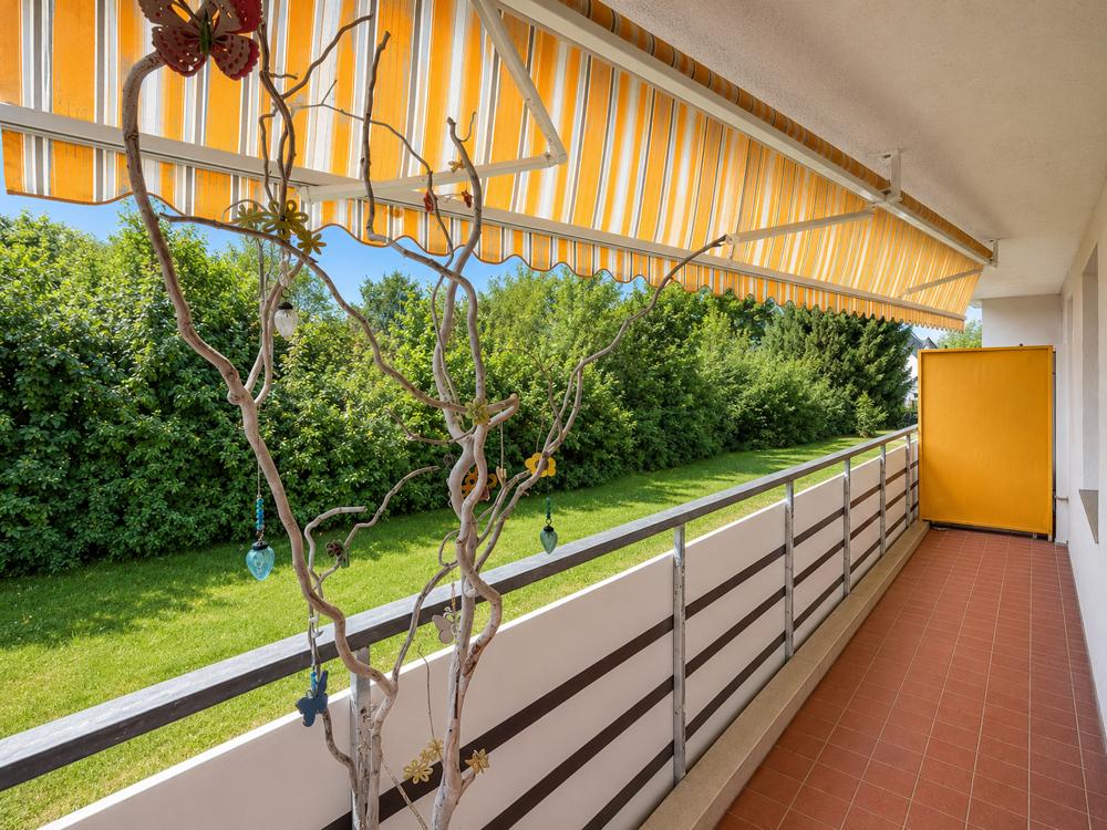 Herrlicher Sonnenbalkon mit Markise