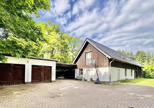 Haus und Garage