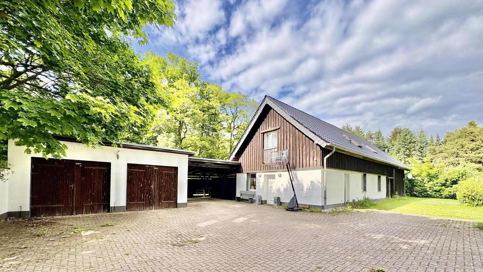 Haus und Garage